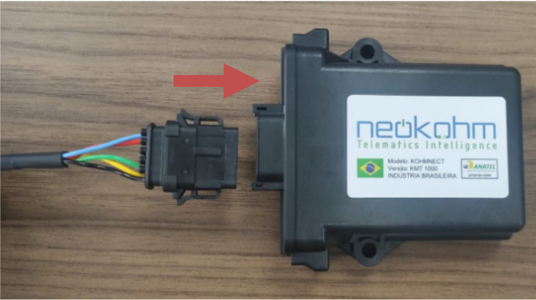 Conector do chicote no dispositivo KMT2000