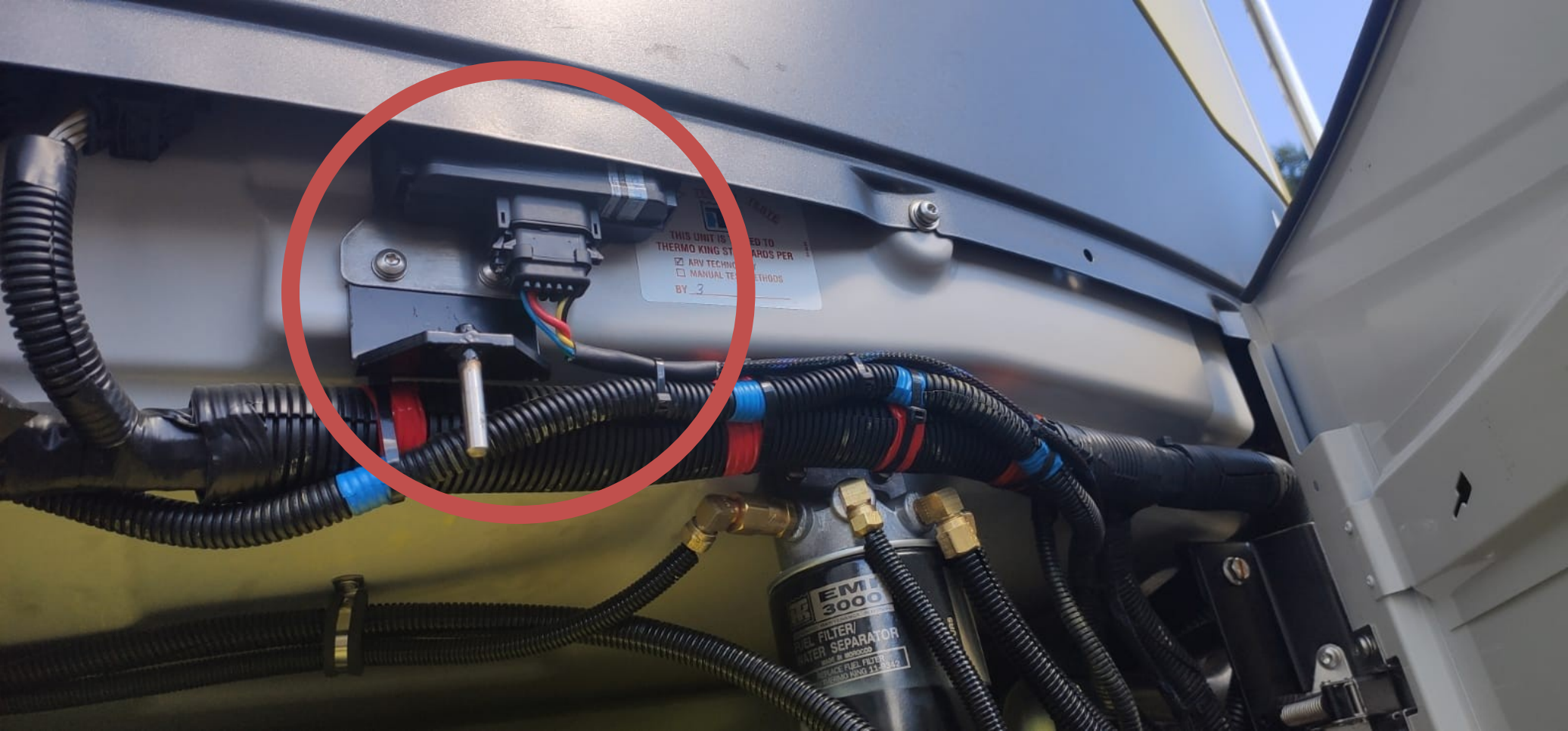 Suporte do KMT2000 instalado no ThermoKing A500