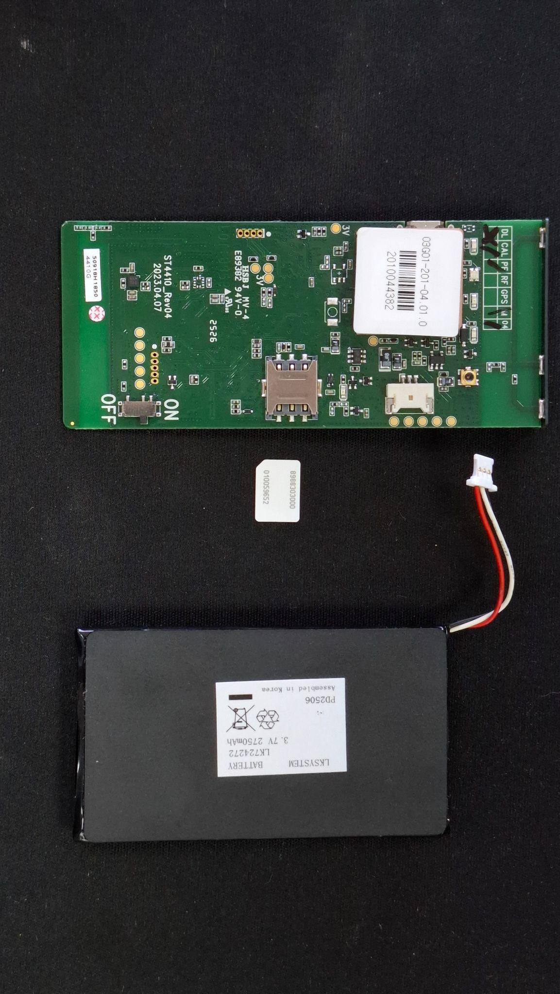 Isca aberta com bateria e placa