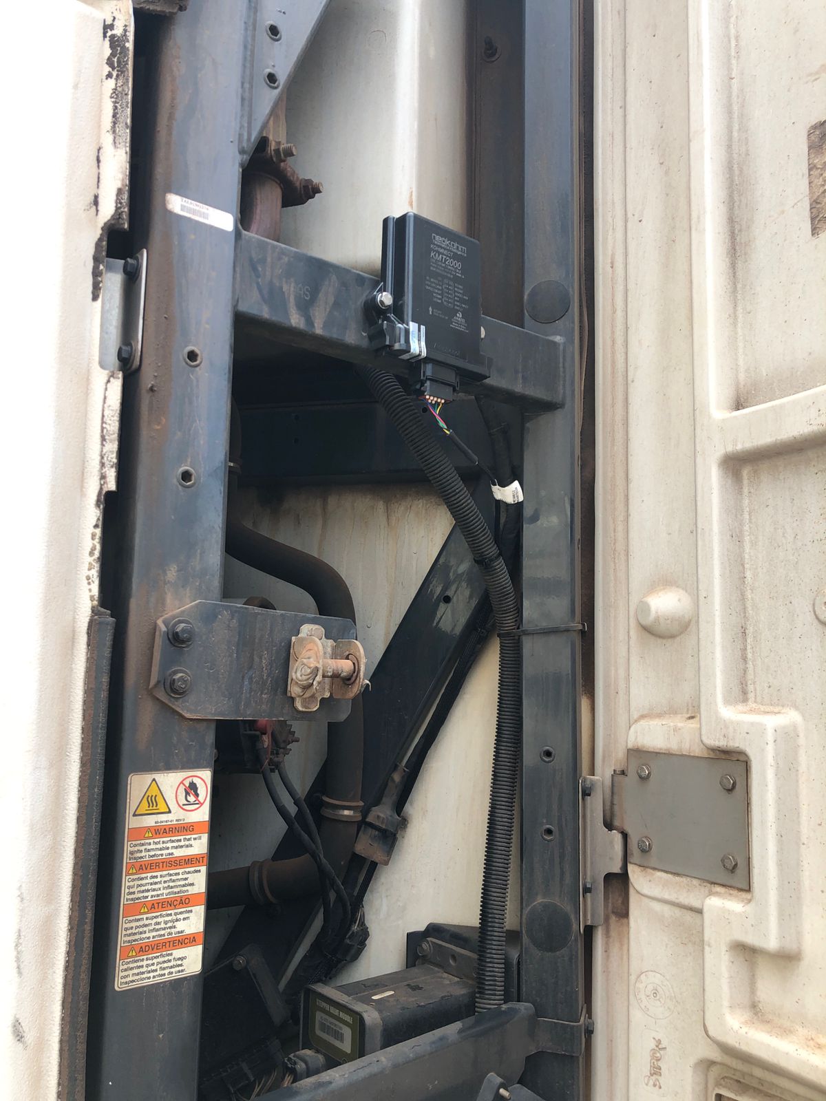 KMT2000 fixado na estrutura do Carrier X4